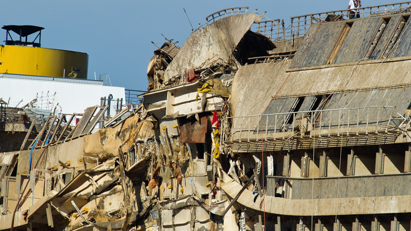 Illustration for article titled The Crazy Engineering Feat That Raised The 50,000 Ton Costa Concordia